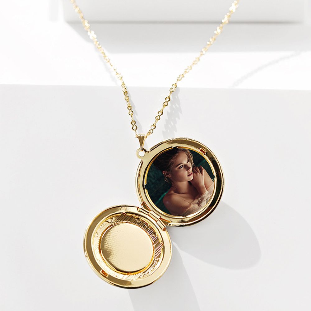 Crystal photo box pendant